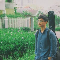 Ảnh khách hàng nam Việt Nam